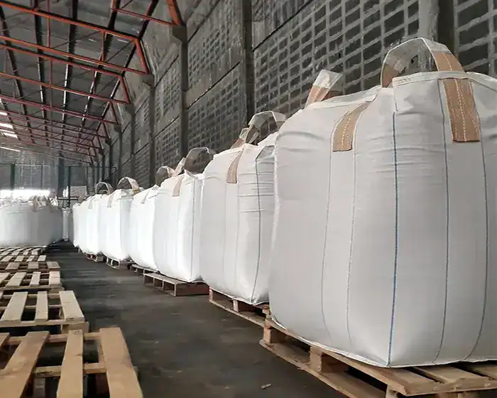 Big bags de polipropileno sobre pallets en el almacén de Grupo Spectra